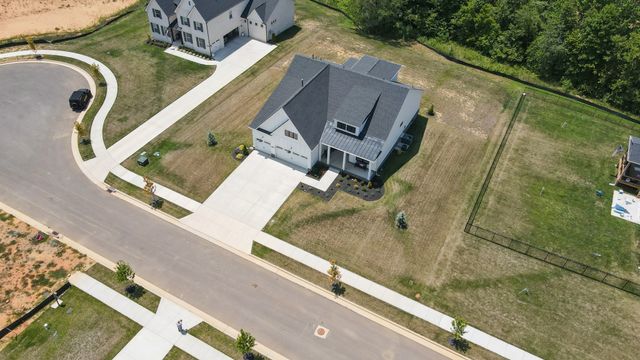 7708 Woodford Dr, Fairview, TN 37062