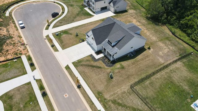 7708 Woodford Dr, Fairview, TN 37062