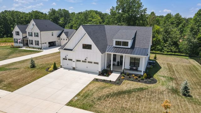 7708 Woodford Dr, Fairview, TN 37062