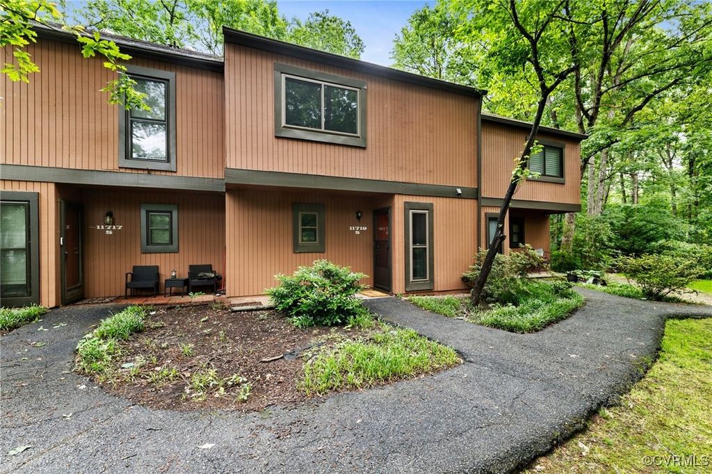11719 S Briar Patch Dr, Midlothian, VA 23113
