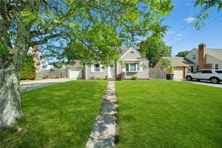 79 Pilgrim Drive, Warwick, RI 02888