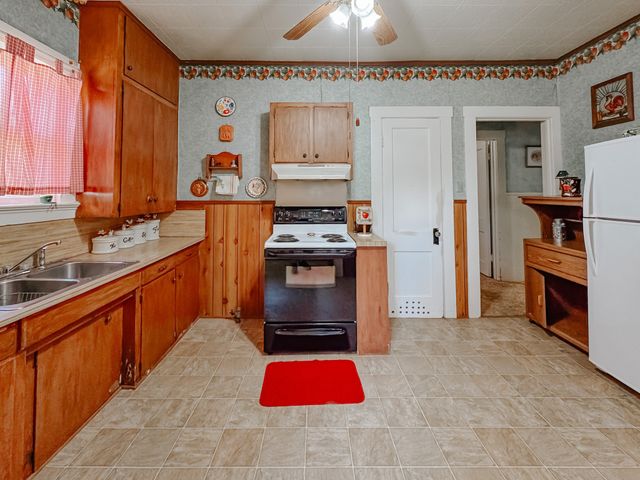 512 SW 2nd Street, Kerens, TX 75144