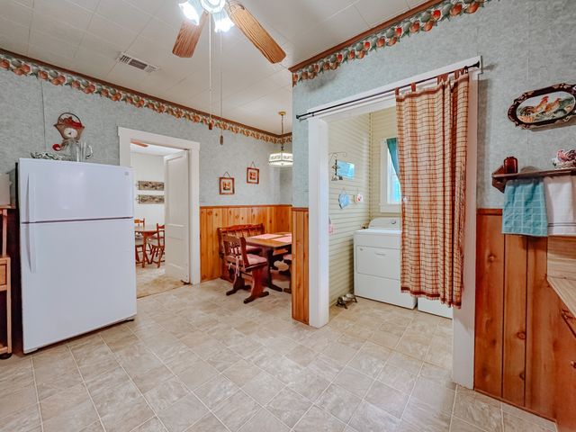 512 SW 2nd Street, Kerens, TX 75144