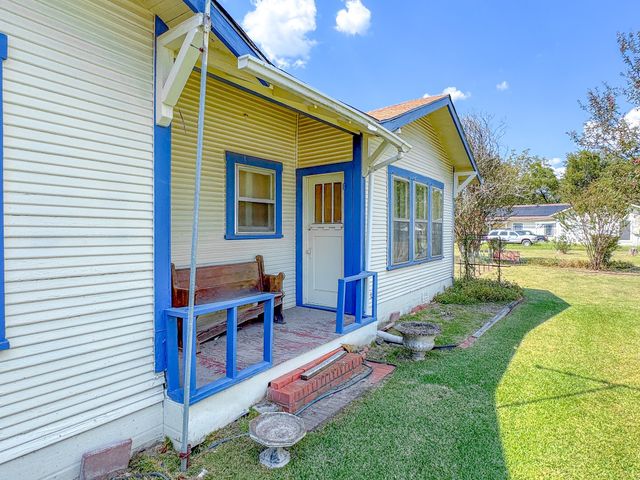 512 SW 2nd Street, Kerens, TX 75144