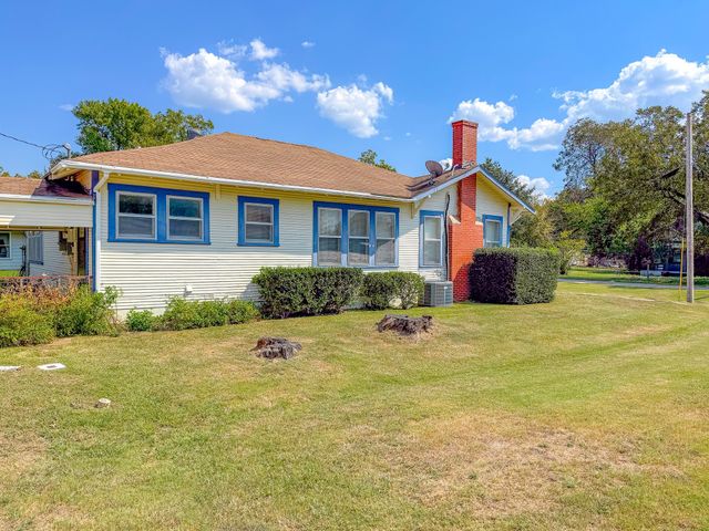 512 SW 2nd Street, Kerens, TX 75144