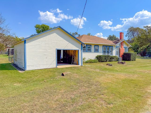 512 SW 2nd Street, Kerens, TX 75144