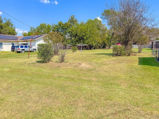 512 SW 2nd Street, Kerens, TX 75144