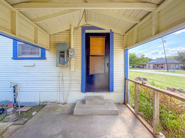 512 SW 2nd Street, Kerens, TX 75144
