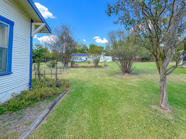 512 SW 2nd Street, Kerens, TX 75144