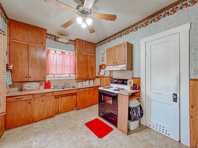 512 SW 2nd Street, Kerens, TX 75144