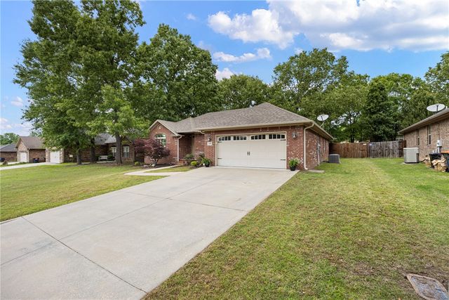 345 Sagewood Lane, Russellville, AR 72802