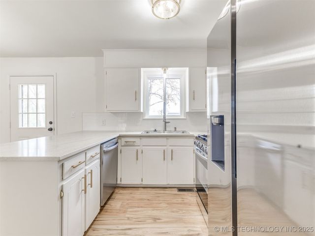 401 S Hickory Avenue, Broken Arrow, OK 74012