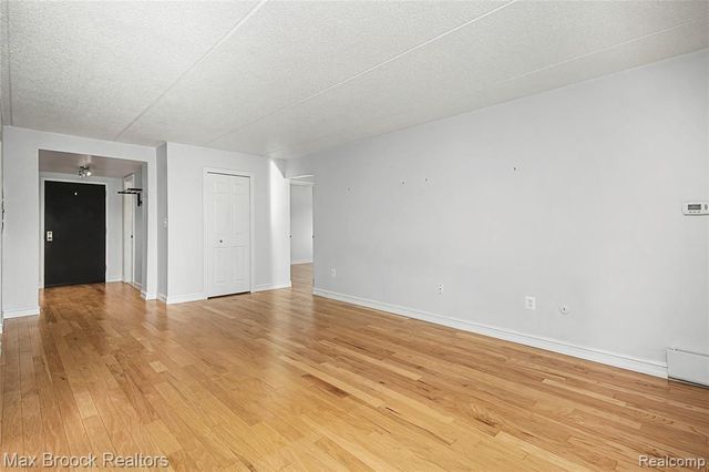 35300 Woodward Avenue 406, Birmingham, MI 48009