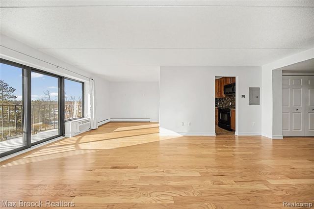 35300 Woodward Avenue 406, Birmingham, MI 48009