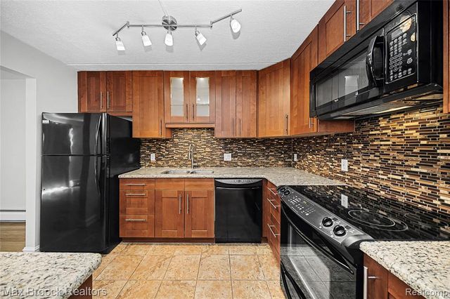 35300 Woodward Avenue 406, Birmingham, MI 48009