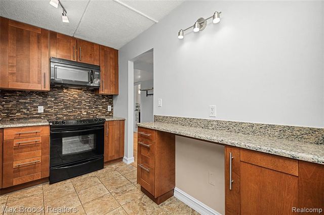 35300 Woodward Avenue 406, Birmingham, MI 48009