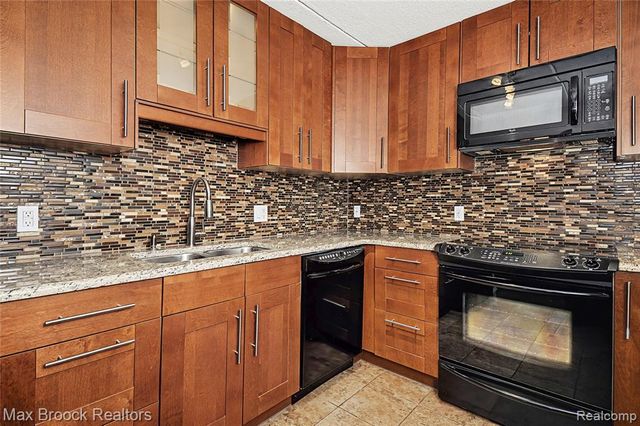 35300 Woodward Avenue 406, Birmingham, MI 48009