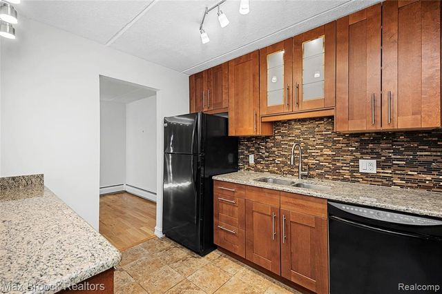 35300 Woodward Avenue 406, Birmingham, MI 48009