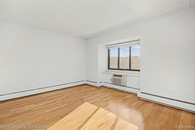 35300 Woodward Avenue 406, Birmingham, MI 48009