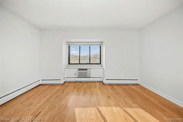 35300 Woodward Avenue 406, Birmingham, MI 48009