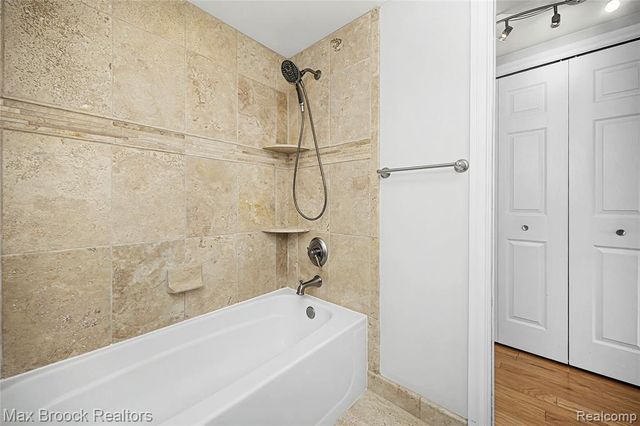 35300 Woodward Avenue 406, Birmingham, MI 48009