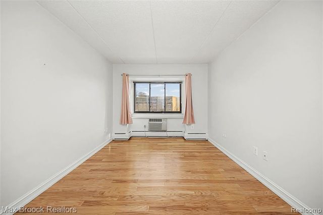 35300 Woodward Avenue 406, Birmingham, MI 48009