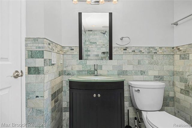 35300 Woodward Avenue 406, Birmingham, MI 48009