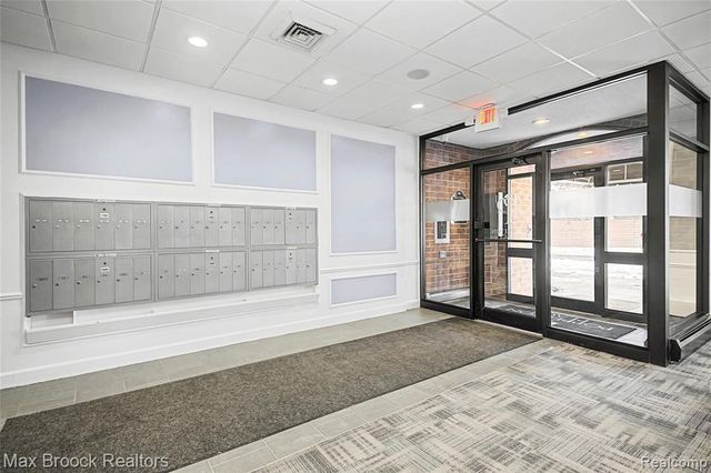 35300 Woodward Avenue 406, Birmingham, MI 48009