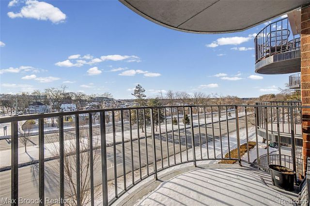 35300 Woodward Avenue 406, Birmingham, MI 48009