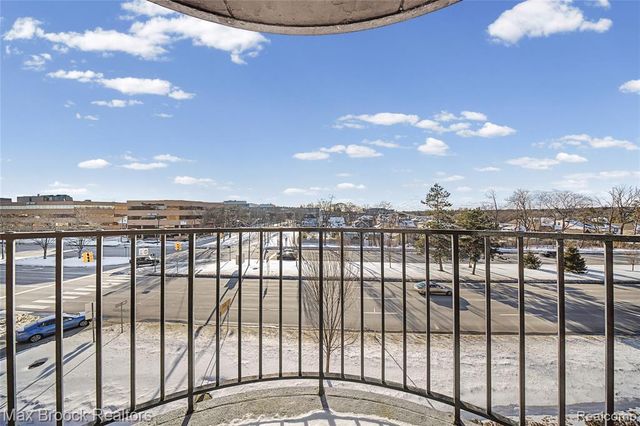 35300 Woodward Avenue 406, Birmingham, MI 48009