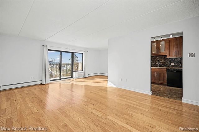 35300 Woodward Avenue 406, Birmingham, MI 48009