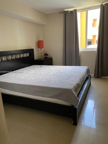 2775 NE 187th St 330, Aventura, FL 33180