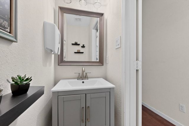 1200 Ashford Drive, Desoto, TX 75115