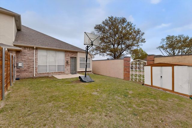 1200 Ashford Drive, Desoto, TX 75115