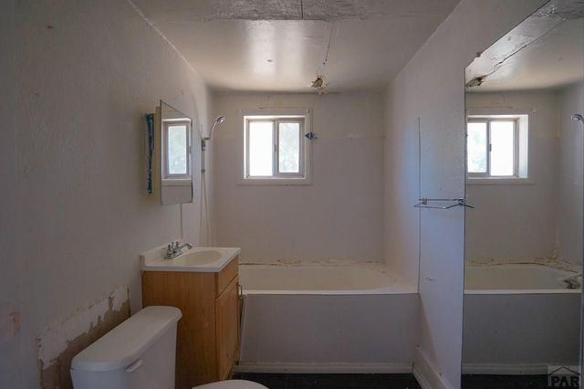 1021 7th St, Walsenburg, CO 81089