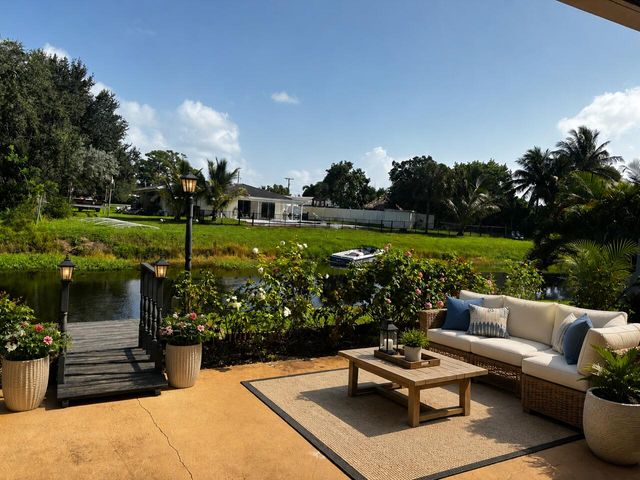 1315 SW 25TH Avenue, Boynton Beach, FL 33426