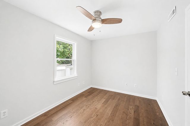 940 Gale Ln Apt 127, Nashville, TN 37204