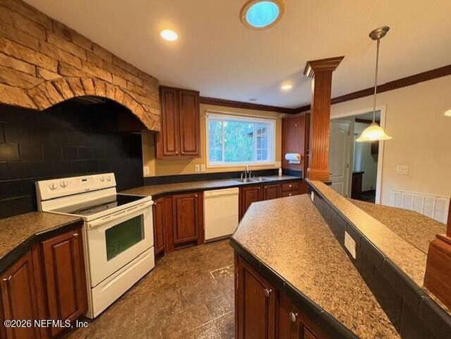 240 SWAN LAKE Drive, Melrose, FL 32666