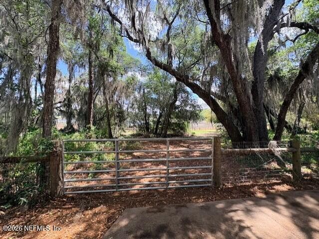 240 SWAN LAKE Drive, Melrose, FL 32666