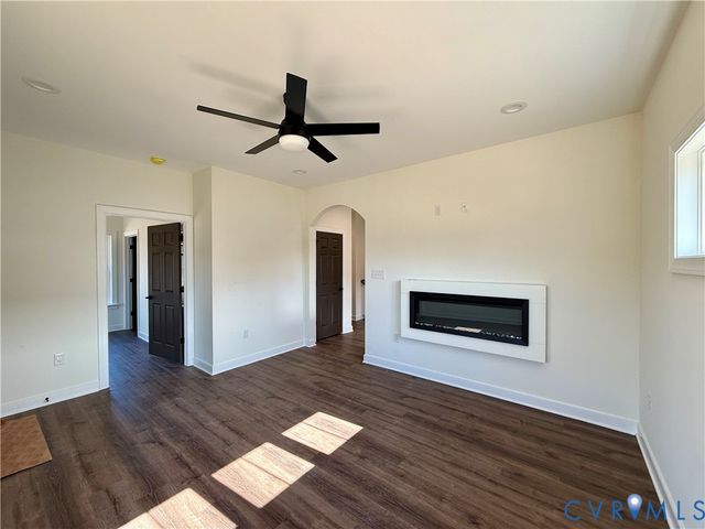 7957 Pennsylvania Ave, West Point, VA 23181