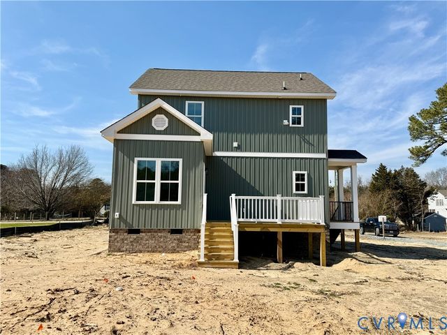 7957 Pennsylvania Ave, West Point, VA 23181