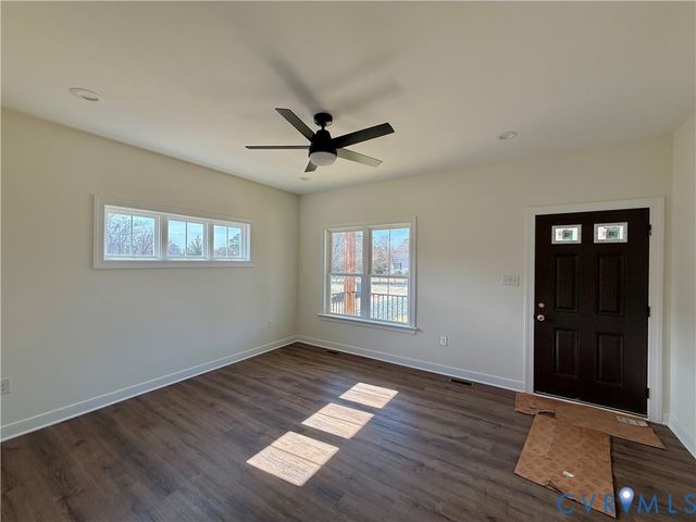 7957 Pennsylvania Ave, West Point, VA 23181