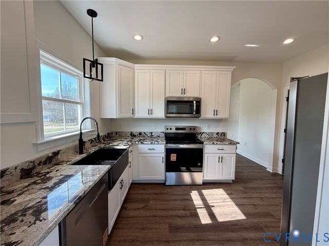 7957 Pennsylvania Ave, West Point, VA 23181