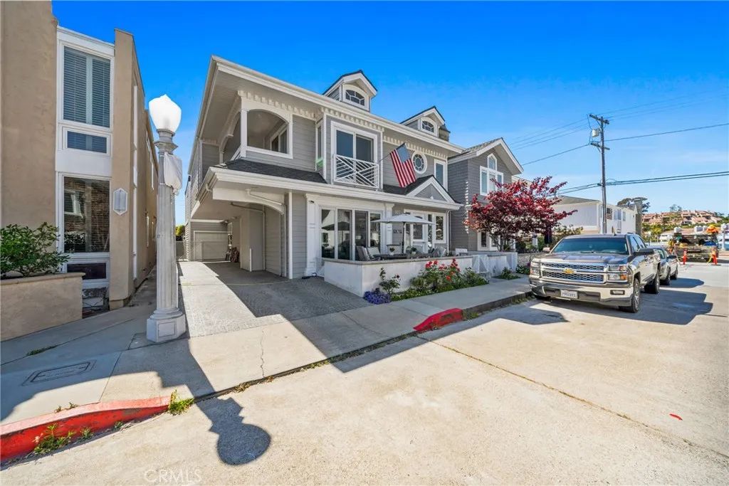 Image 1 of property listing at 327 Amethyst Avenue, Newport Beach, CA 92662