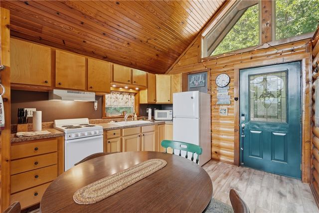 21754 W Highway 62, Eureka Springs, AR 72631