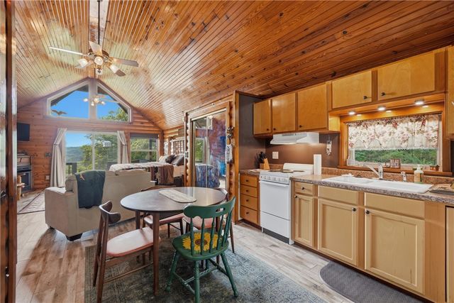 21754 W Highway 62, Eureka Springs, AR 72631