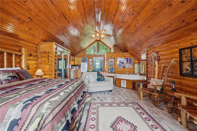 21754 W Highway 62, Eureka Springs, AR 72631