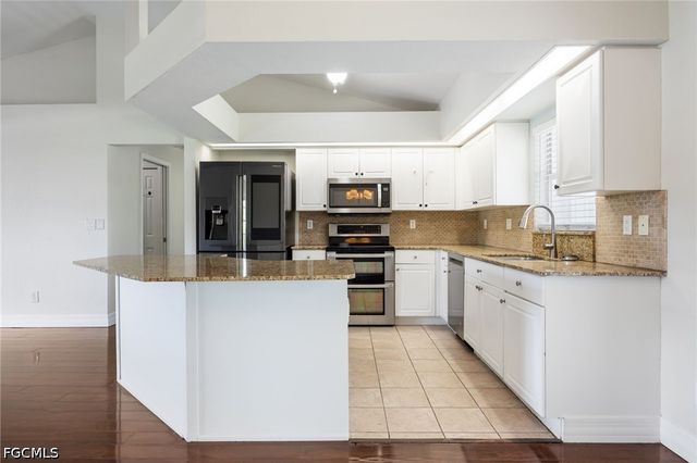 1418 SW 11th PL, Cape Coral, FL 33991