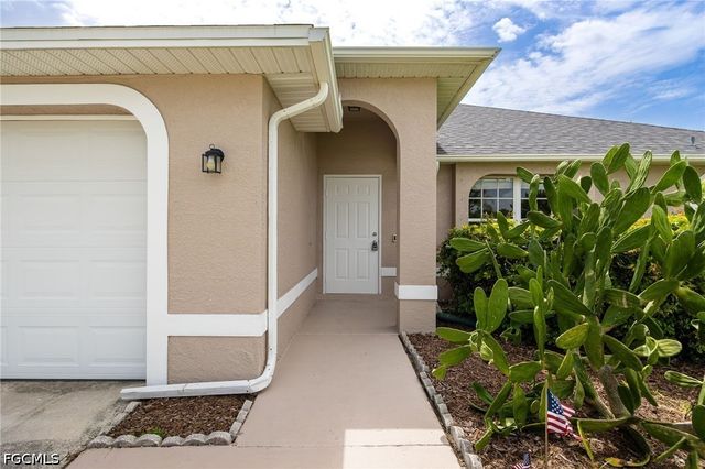 1418 SW 11th PL, Cape Coral, FL 33991