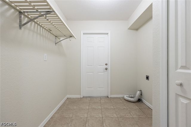 1418 SW 11th PL, Cape Coral, FL 33991